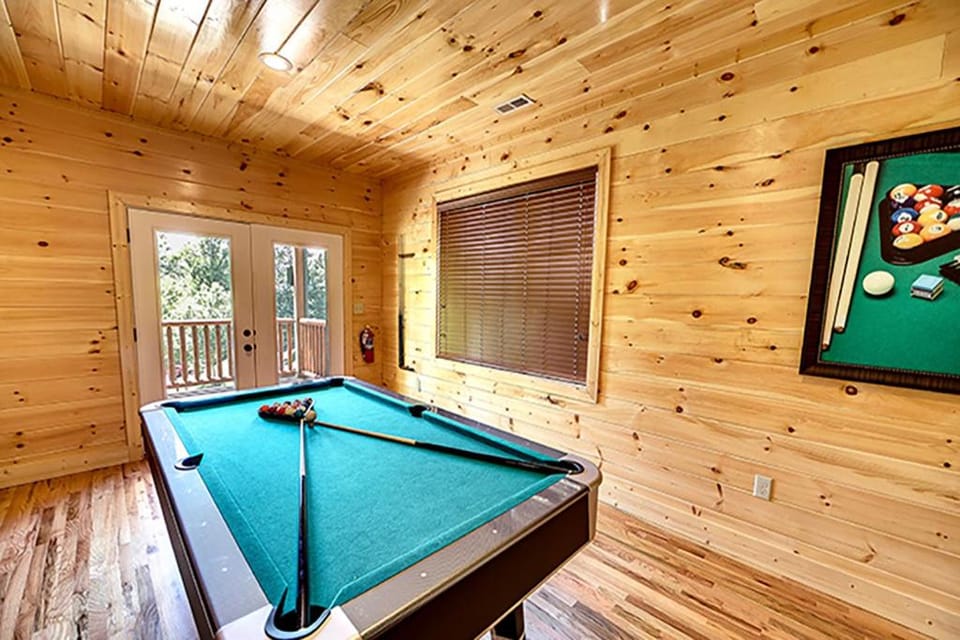 Mama Bears Den by Venture Smoky Mountains House in Gatlinburg
