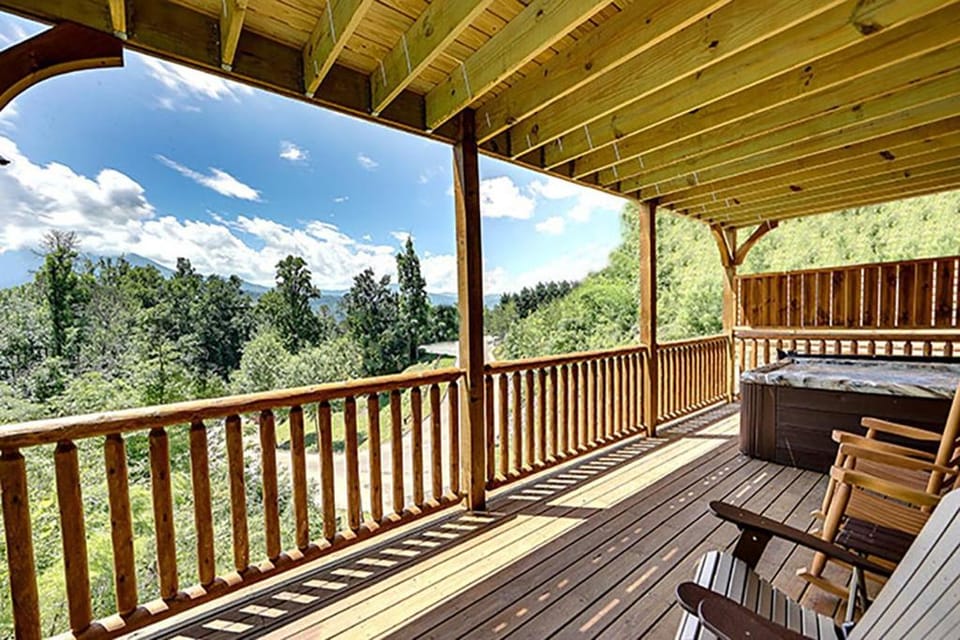 Mama Bears Den by Venture Smoky Mountains House in Gatlinburg