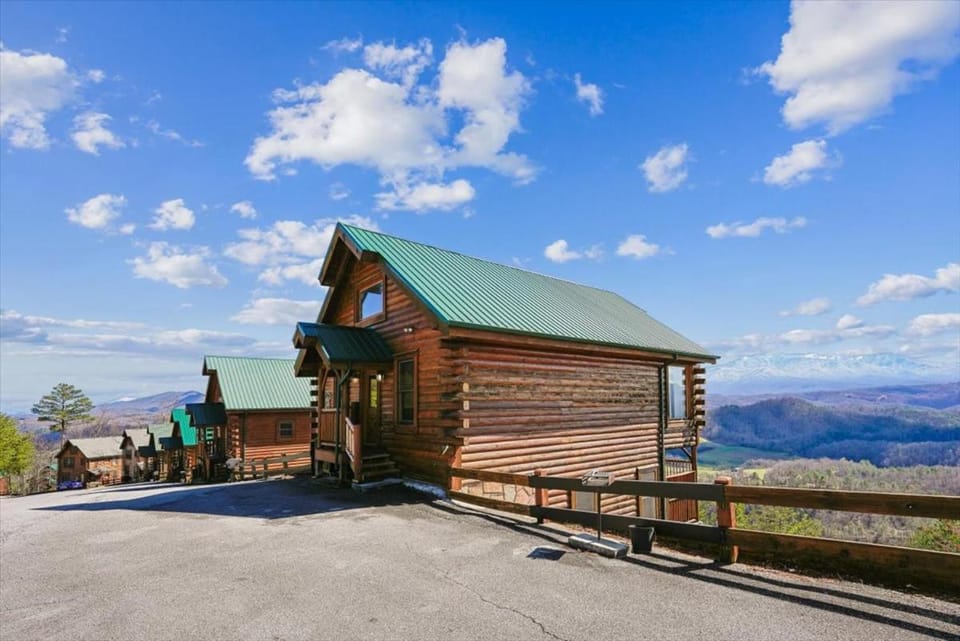 Mountain Paradise by Venture Smoky Mountains House in Sevier County