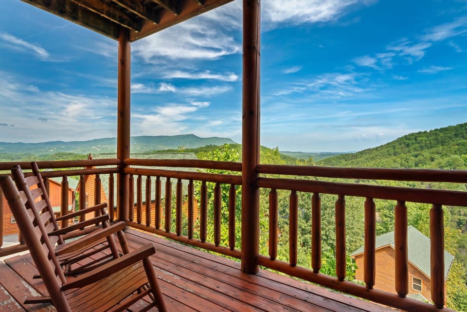 Mountain Paradise Lodge by Venture Smoky Mountains House in Pigeon Forge