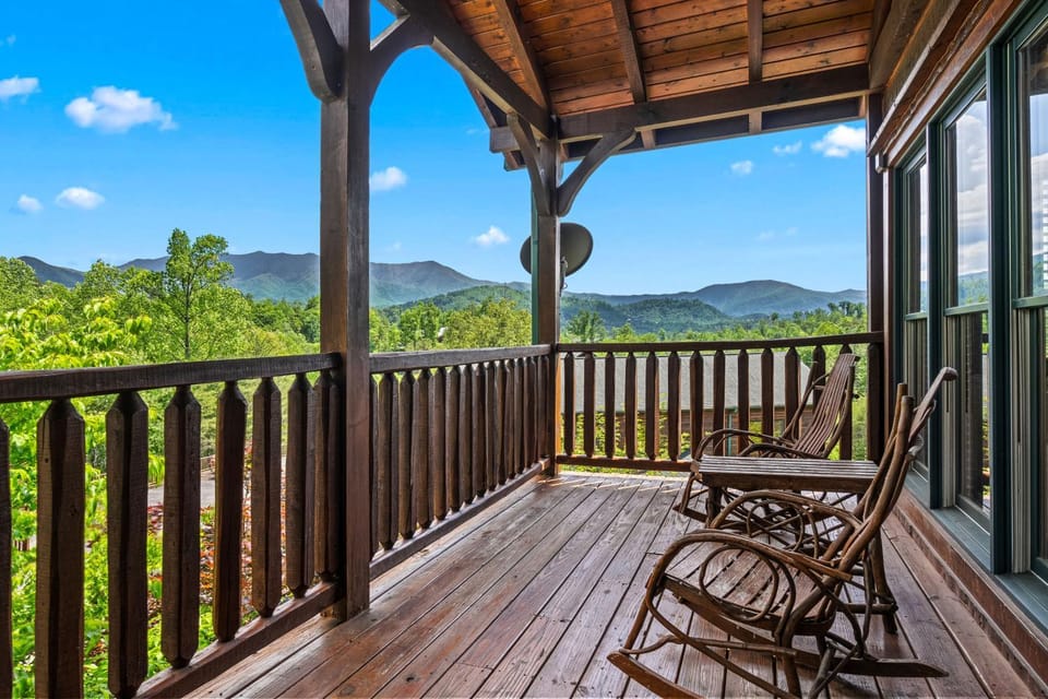 Mountain Splendor by Venture Smoky Mountains House in Gatlinburg