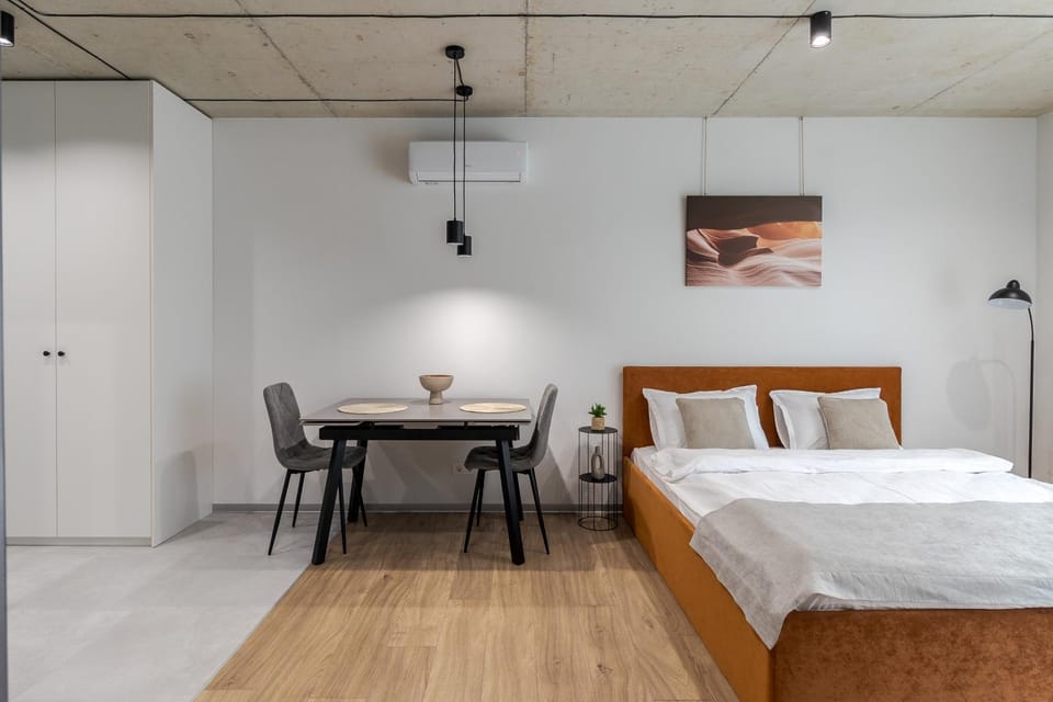 Bed, Bedroom, air conditioner