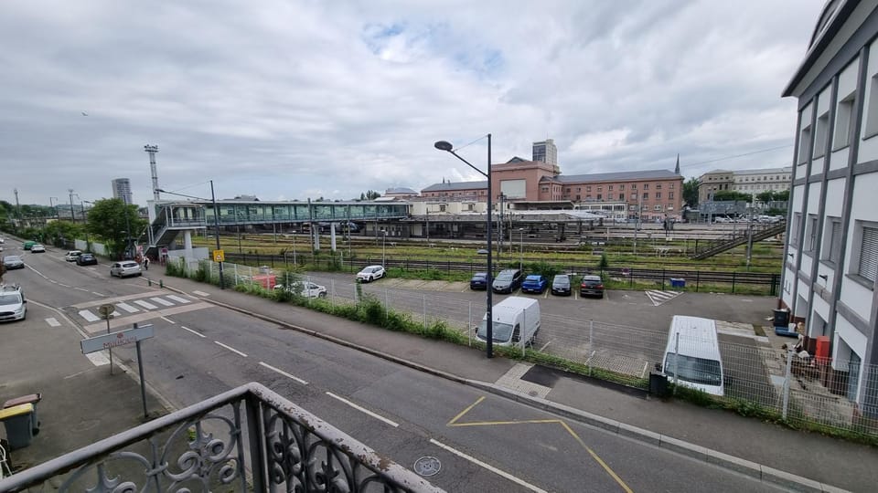 Neighbourhood, City view, Location