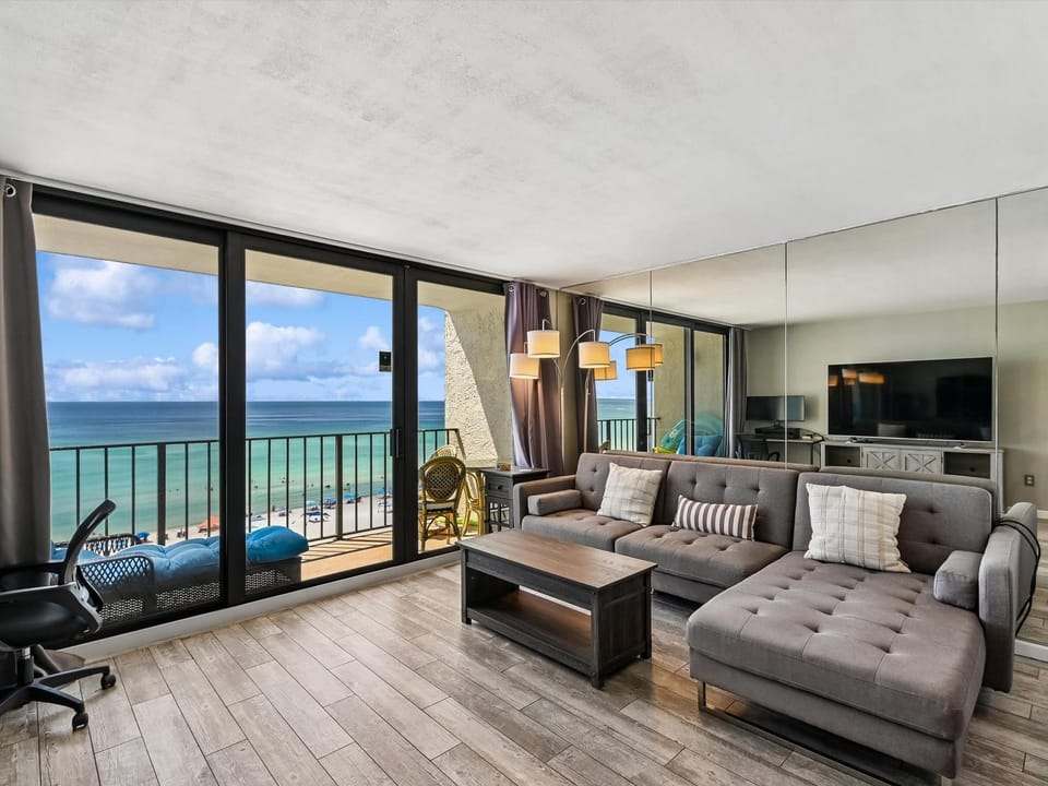 View (from property/room), Balcony/Terrace, Living room, Seating area, Beach, Sea view, furniture