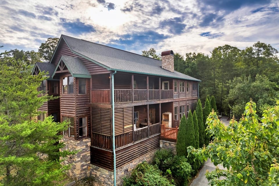 Pigeon Forge Retreat by Venture Smoky Mountains House in Pigeon Forge