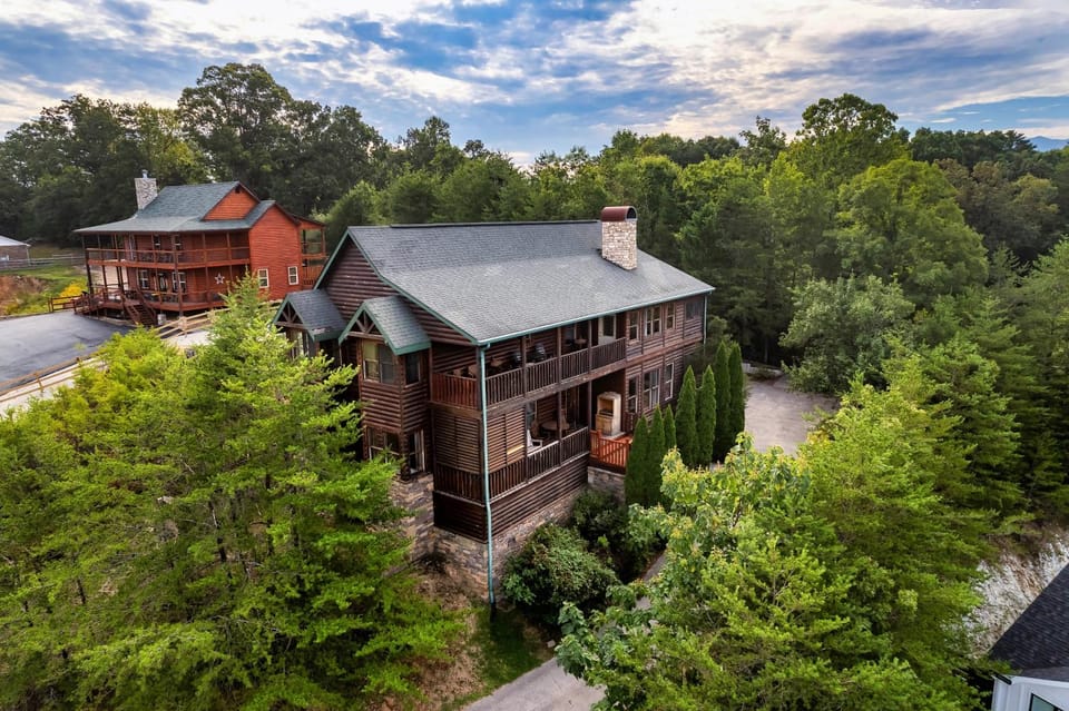 Pigeon Forge Retreat by Venture Smoky Mountains House in Pigeon Forge