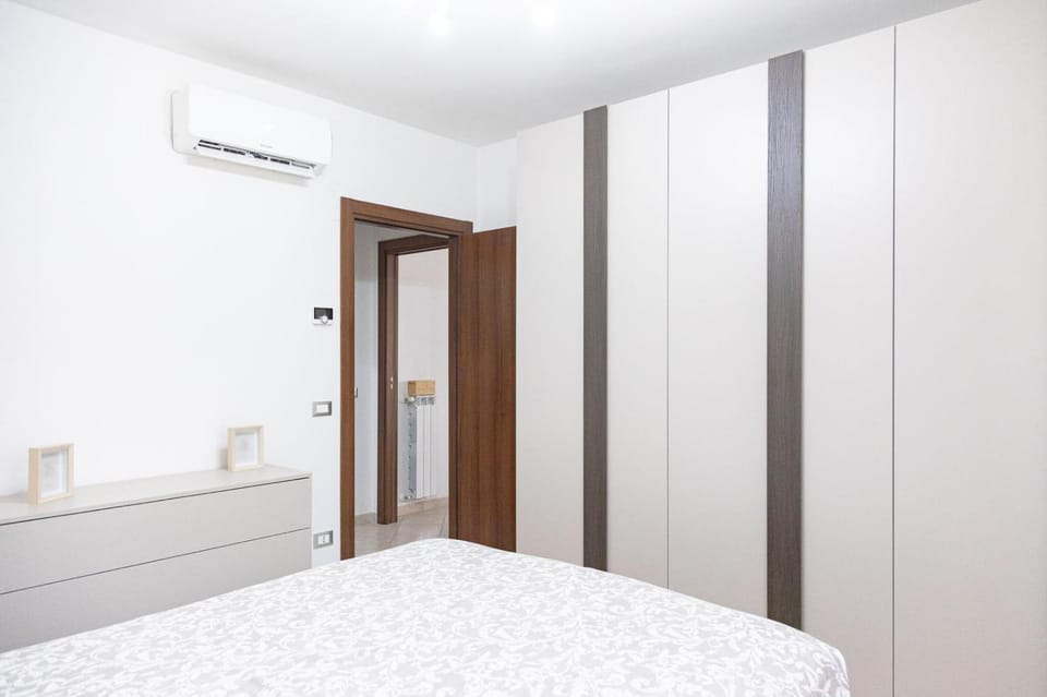Bed, Photo of the whole room, Bedroom, wardrobe, air conditioner