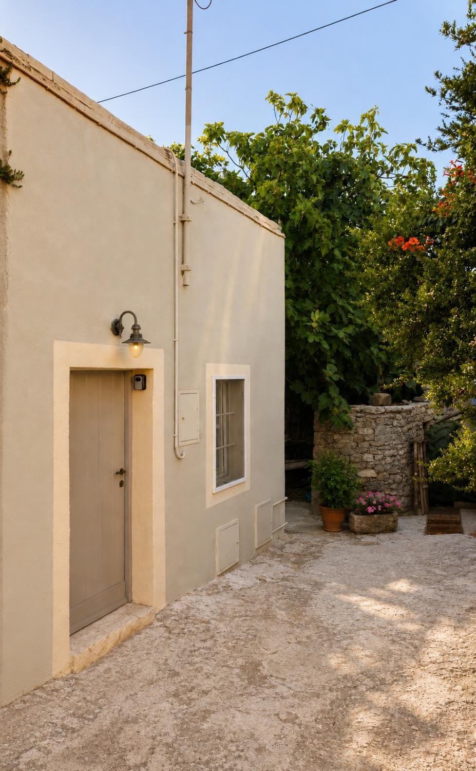 Property building, Facade/entrance, Summer, Photo of the whole room, Location