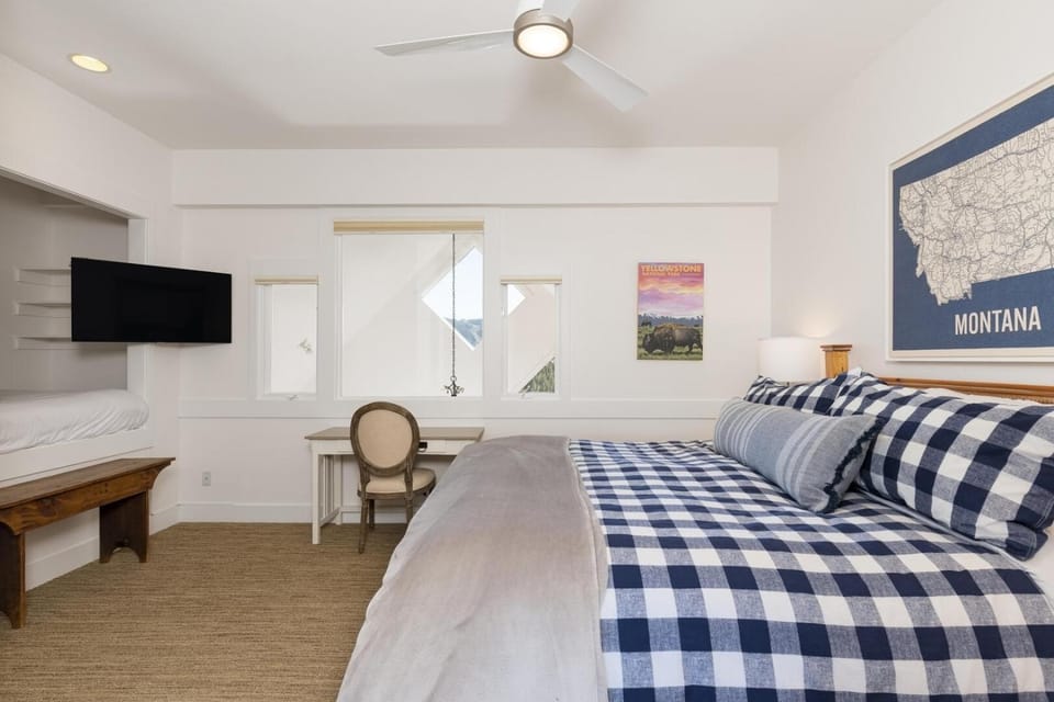 Saddle Ridge J2 House in Big Sky
