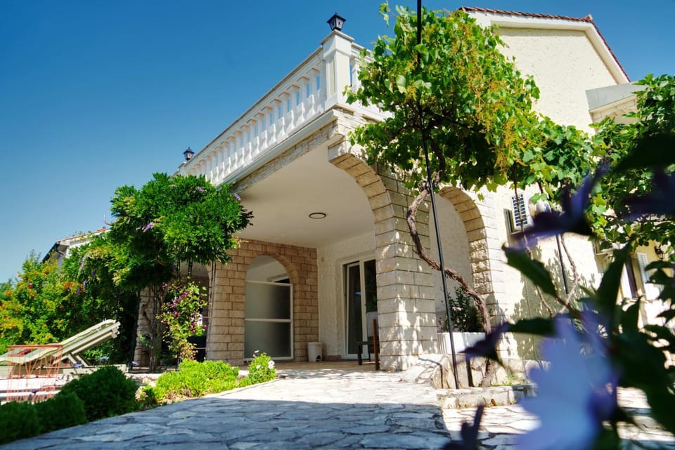 Property building, Garden