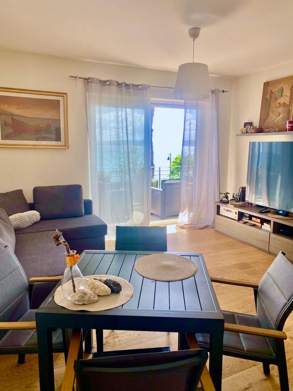 TV and multimedia, Living room, Dining area