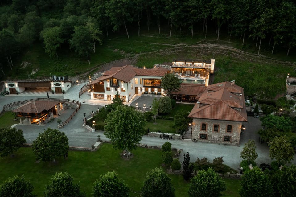 Property building, Natural landscape, Bird's eye view, Landmark view