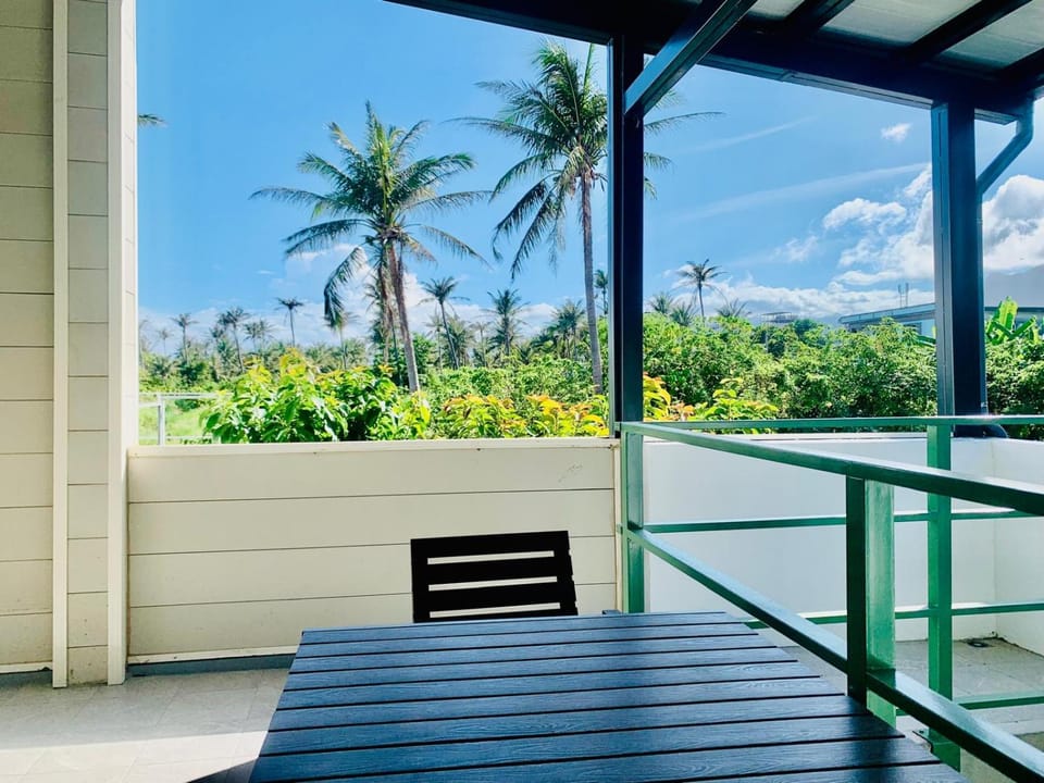 Patio, Communal lounge/ TV room, Natural landscape, Balcony/Terrace, Balcony/Terrace, Seating area, Dining area