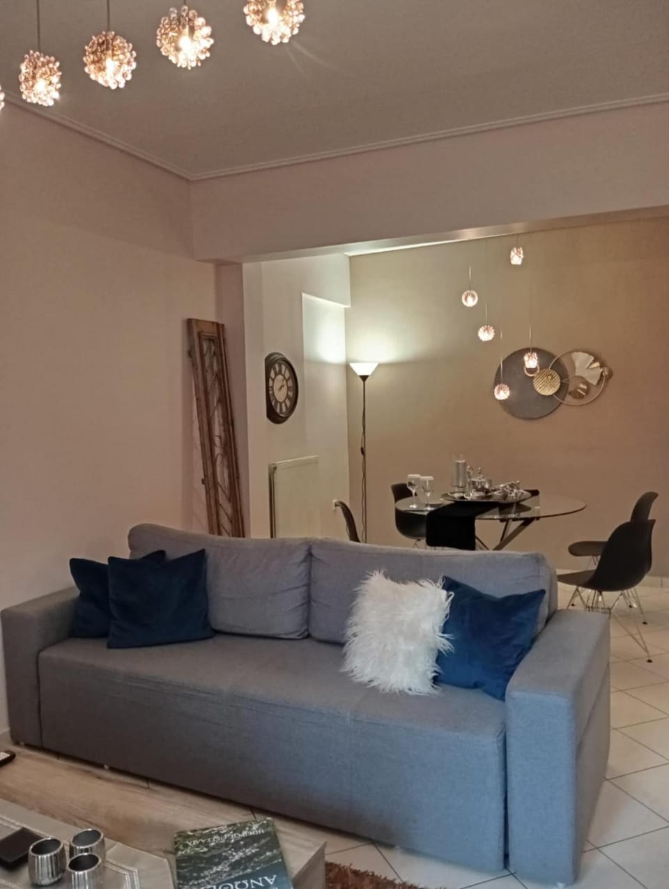 Bed, Living room, Seating area