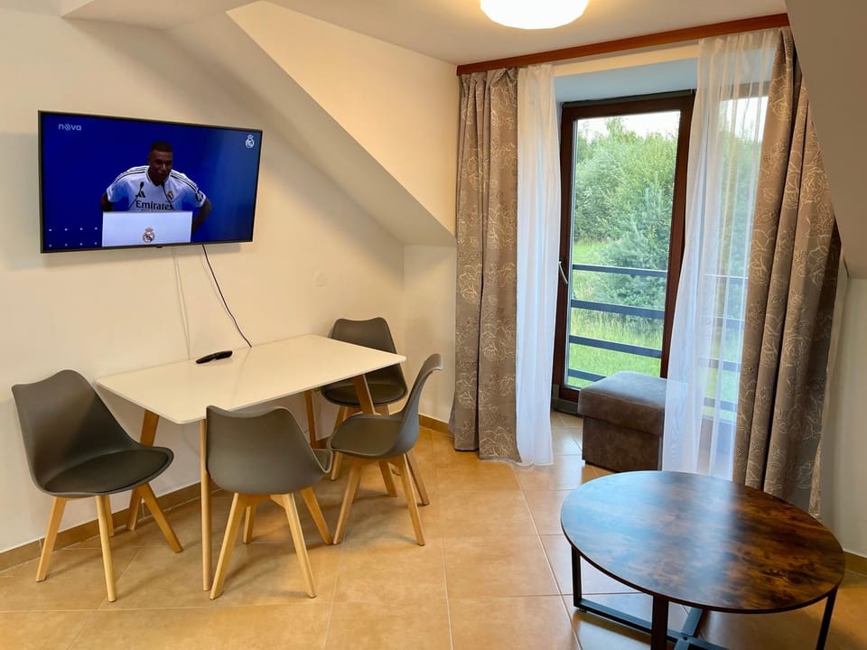 TV and multimedia, Seating area, Dining area, Garden view, oven, pet friendly