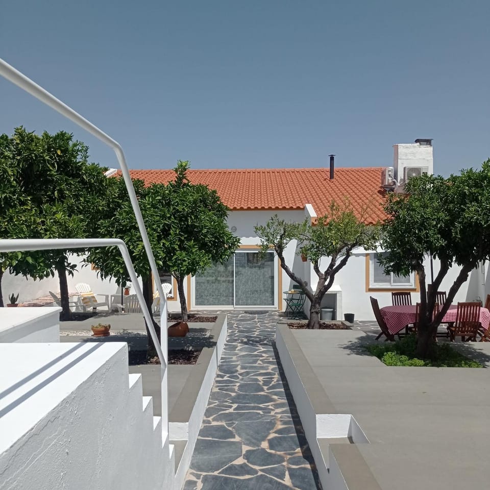 Property building, Day, Swimming pool