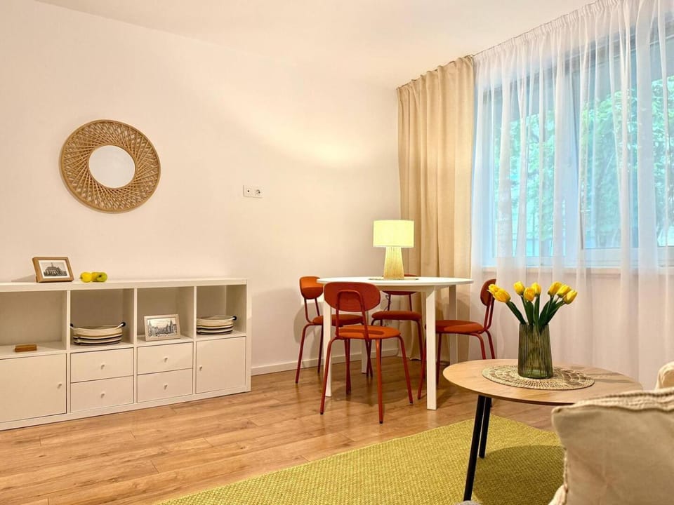 Poemi à la Cluj- Quiet, Kingsize bed, Quiet locat Apartment in Cluj-Napoca