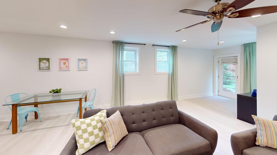 Modern 2BR Retreat Near Emory & Downtown ATL House in Chamblee