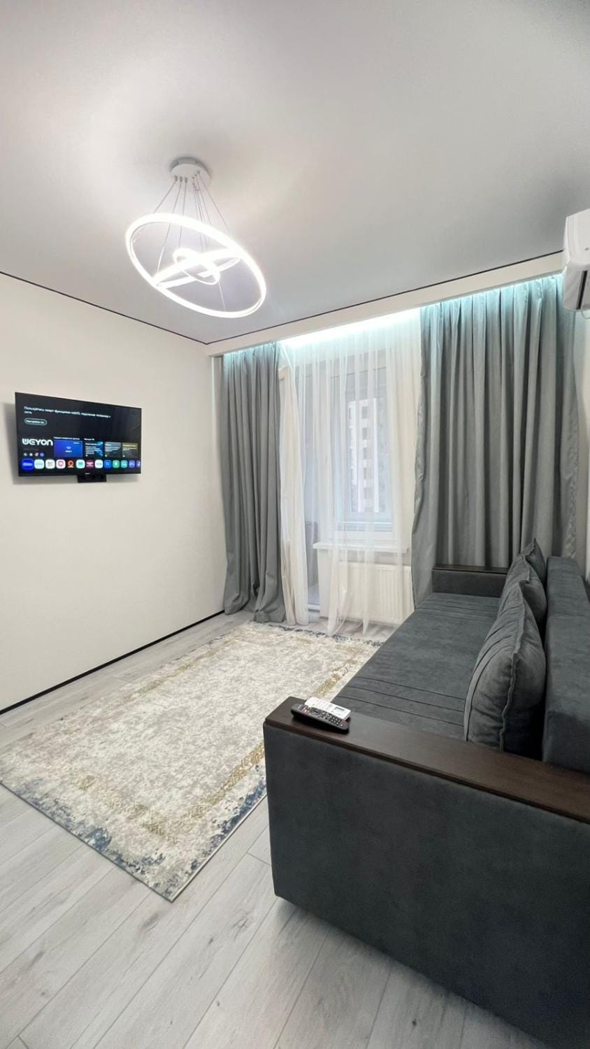 Bed, TV and multimedia, Living room, Photo of the whole room, Seating area