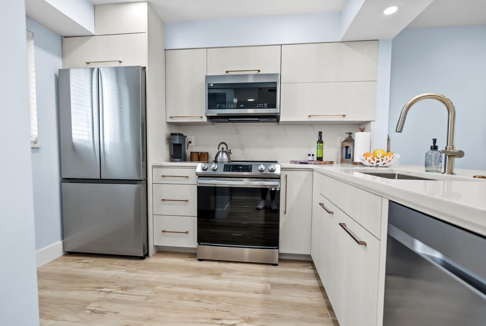 Kitchen or kitchenette, oven, stove