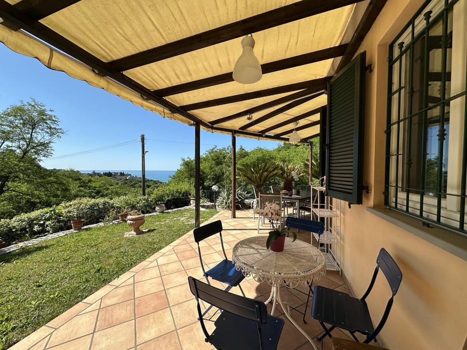 Patio, Day, Natural landscape, Garden, View (from property/room), Balcony/Terrace, Dining area, Garden view