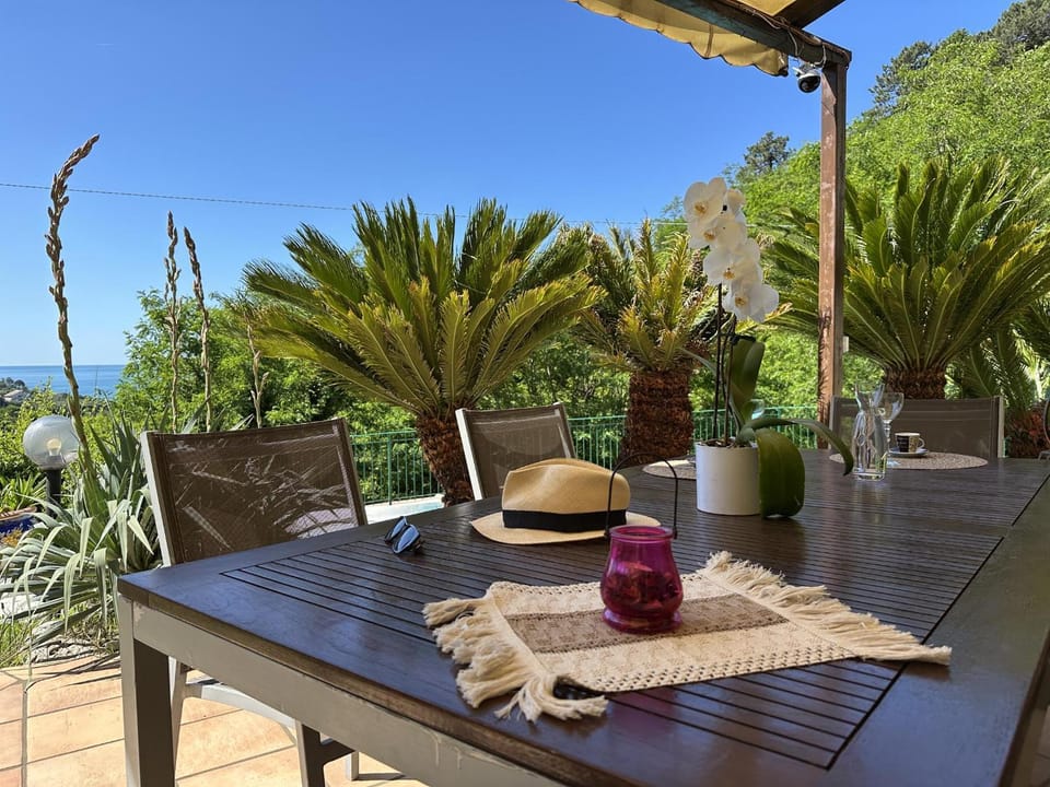 Patio, Spring, Day, Natural landscape, Garden, View (from property/room), Balcony/Terrace, Dining area, Garden view, Sea view