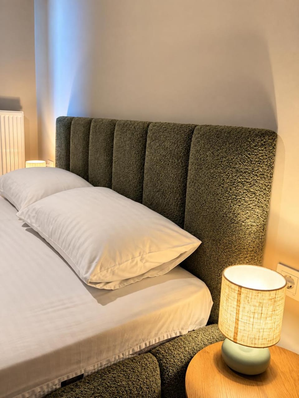 Bed, Living room, Photo of the whole room, Seating area, Bedroom