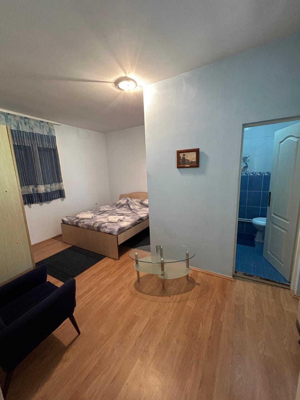 Photo of the whole room, Bedroom