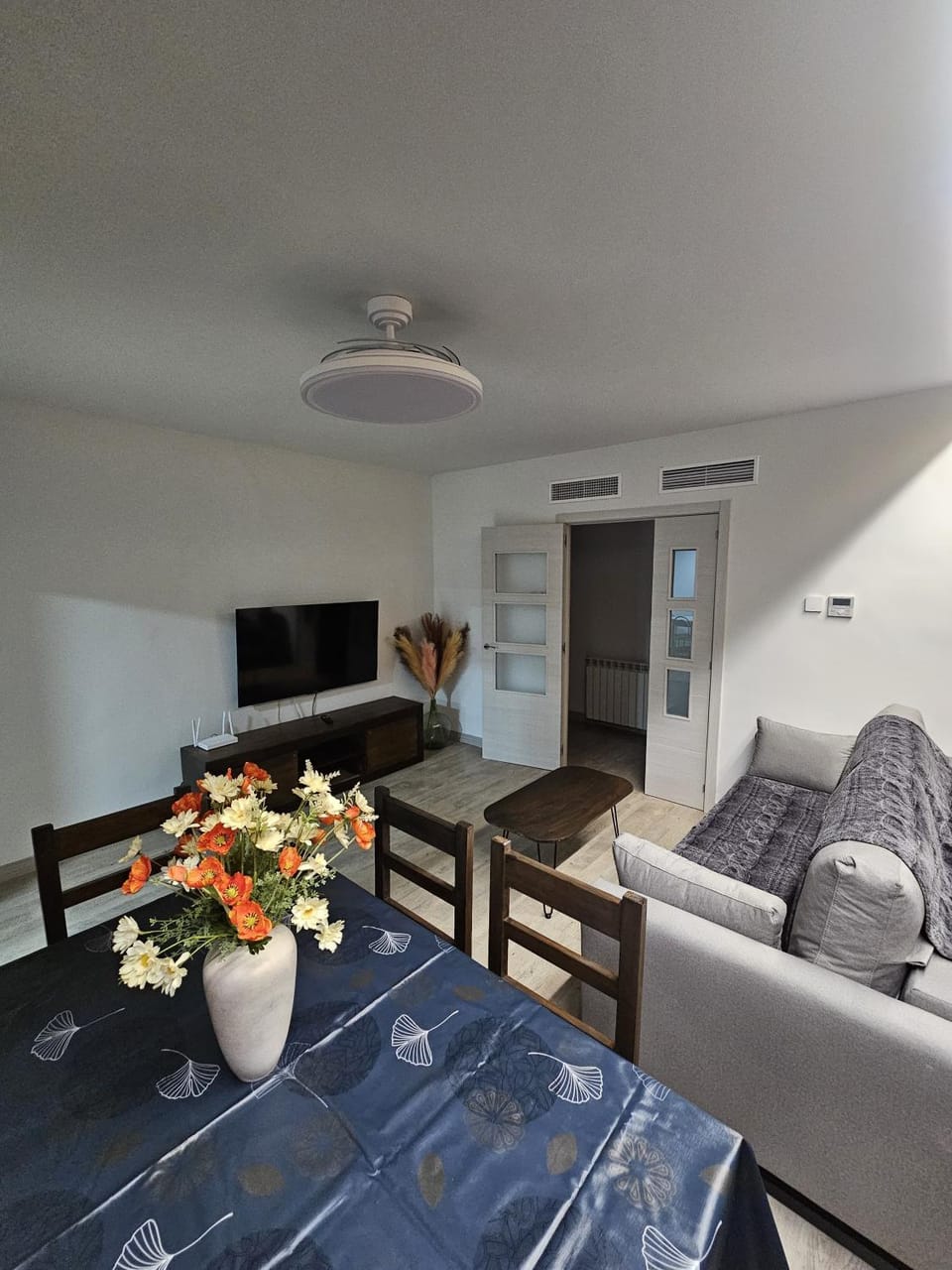TV and multimedia, Living room, Dining area