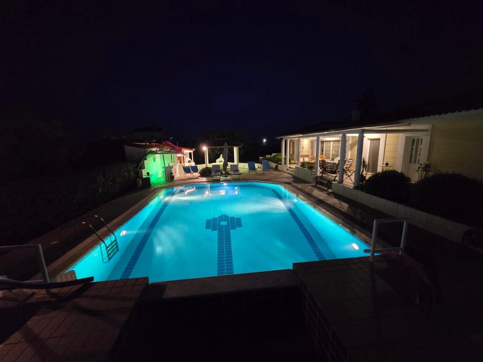 Night, Pool view, Swimming pool, sunbed