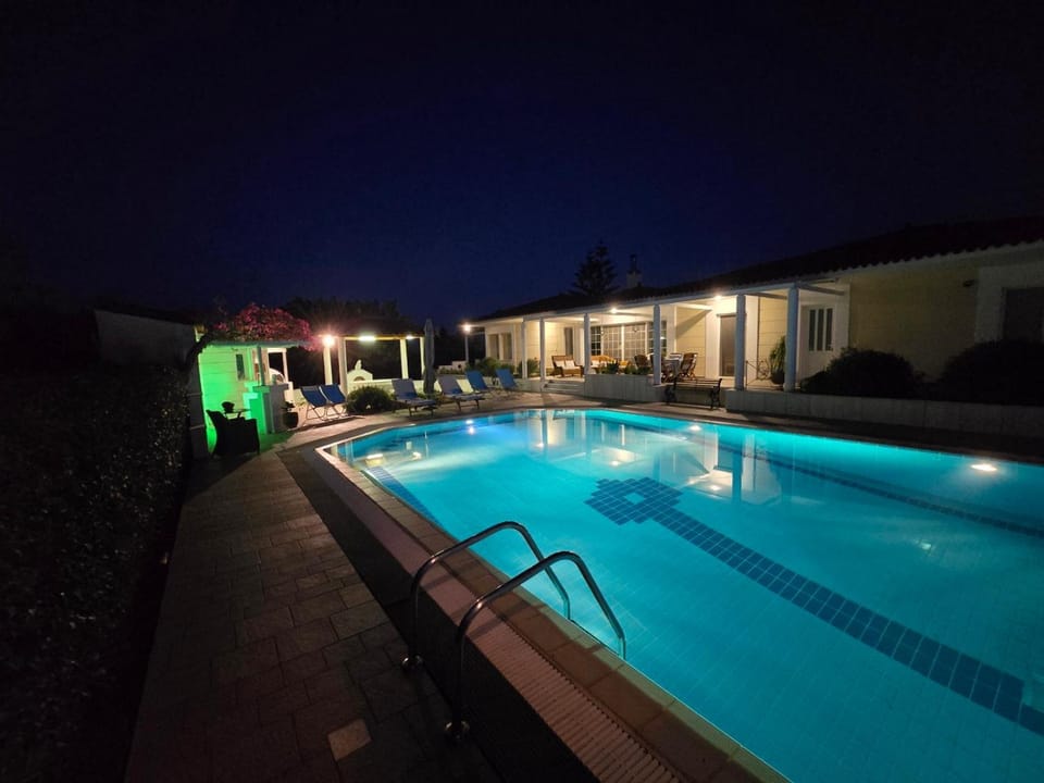 Night, Pool view, Swimming pool, sunbed