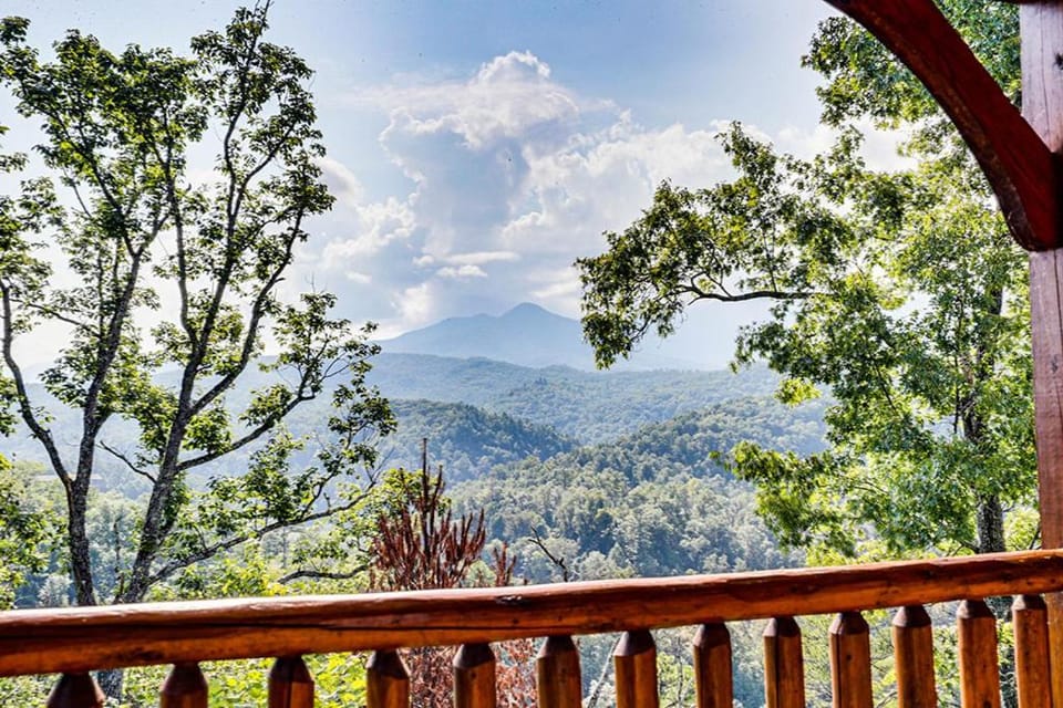 Quality Time by Venture Smoky Mountains House in Gatlinburg