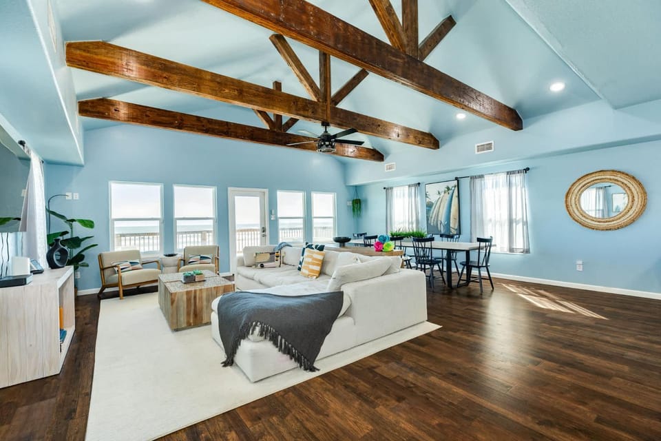 Direct Beach Access Beachfront House in Surfside Beach