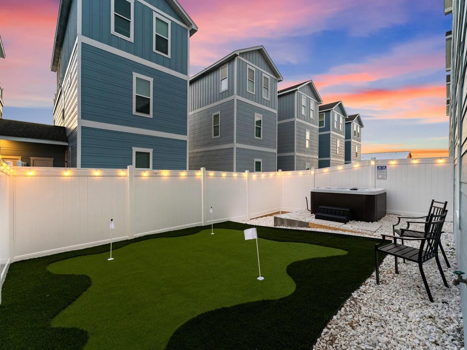 Patio, Hot Tub, Minigolf, Seating area