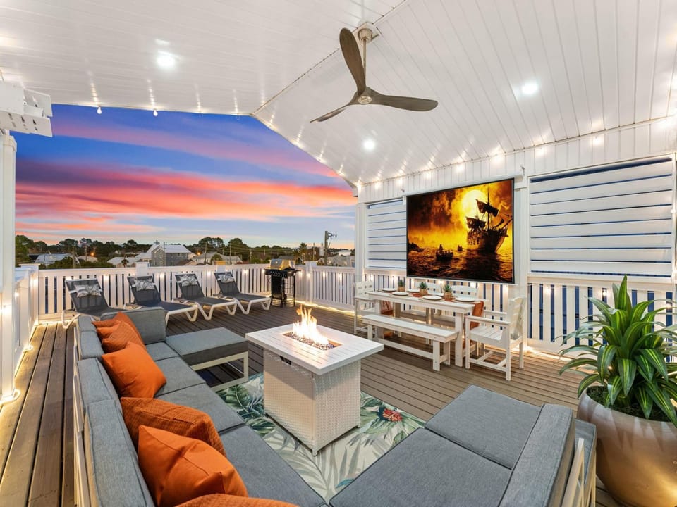 Patio, TV and multimedia, Seating area, Sunset, fireplace, furniture
