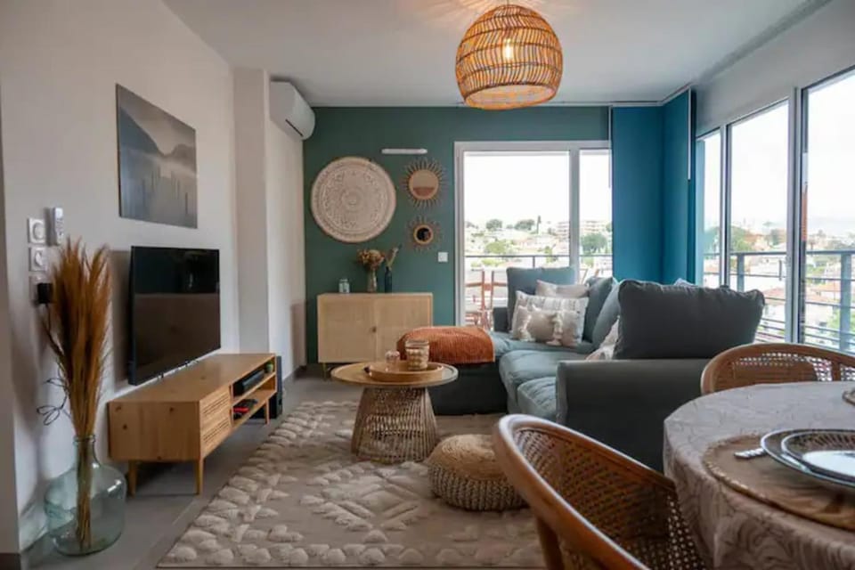 Apartment with mountain views in Antibes Apartment in Antibes