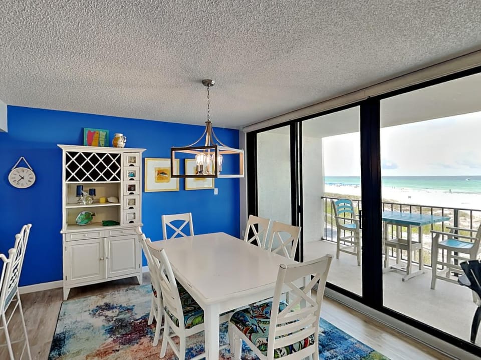 View (from property/room), Balcony/Terrace, Dining area, Sea view, furniture