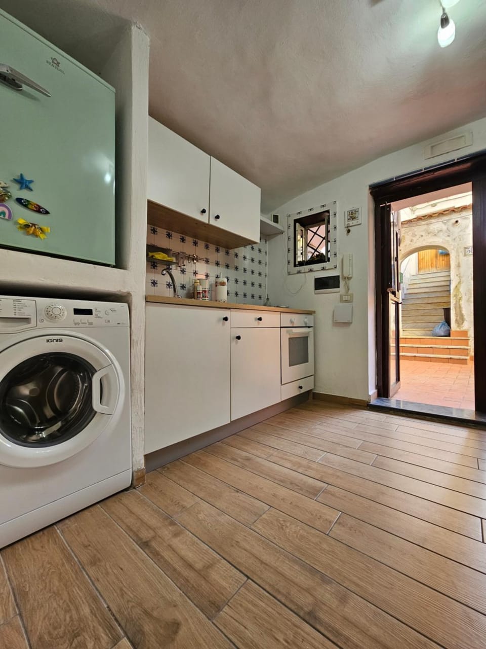 Kitchen or kitchenette, washing machine