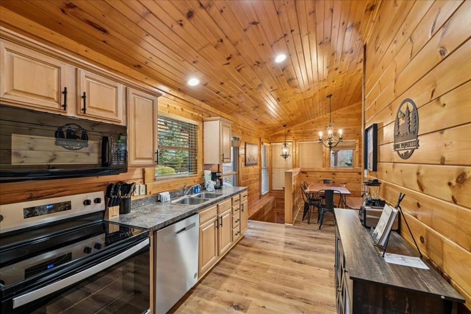 The Bair Shack by Venture Smoky Mountains House in Gatlinburg