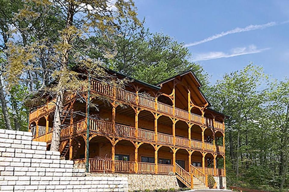 The Big Kahuna by Venture Smoky Mountains House in Gatlinburg