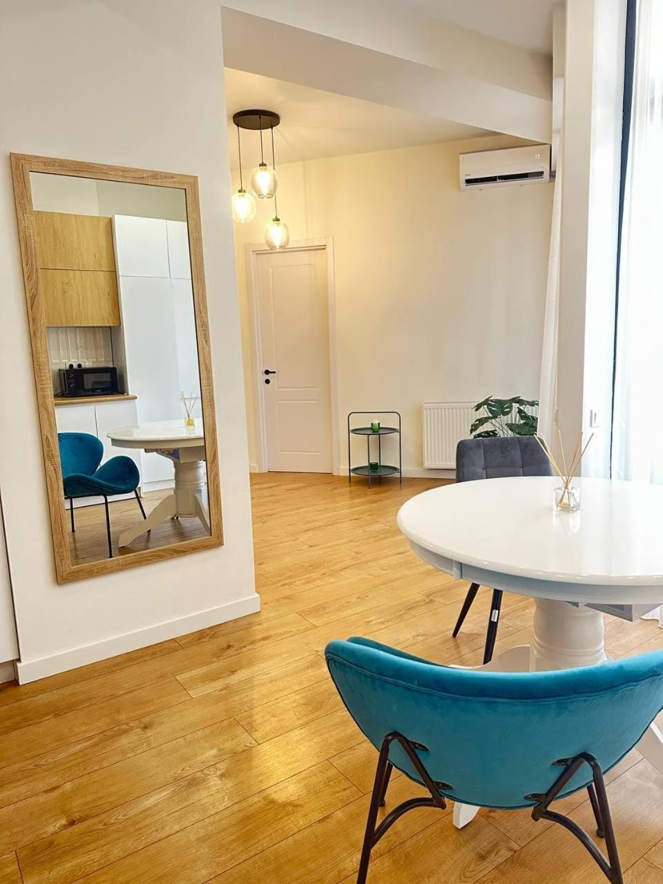 Kitchen or kitchenette, Living room, Dining area