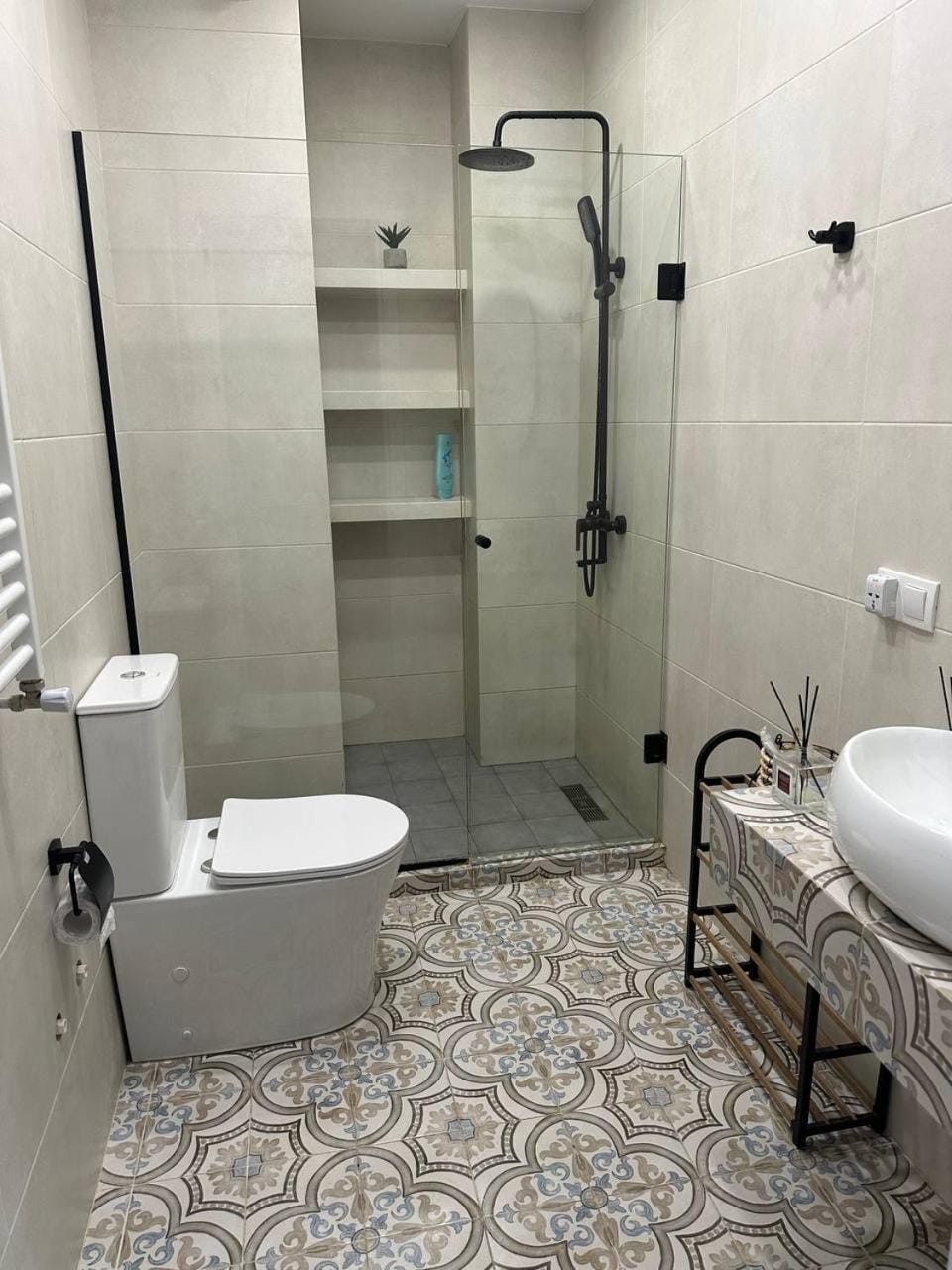 Shower, Toilet, Bathroom, towels