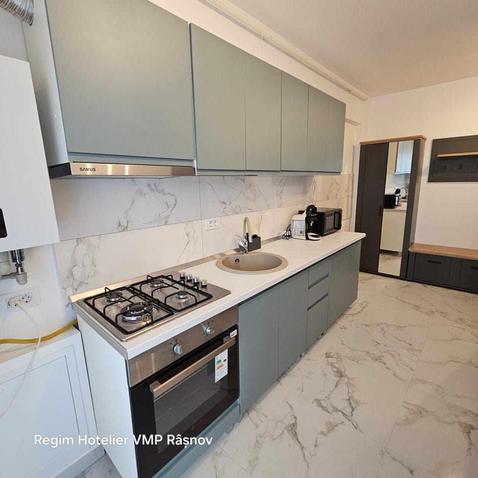 Coffee/tea facilities, Kitchen or kitchenette, minibar, stove