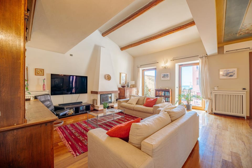 Communal lounge/ TV room, Living room