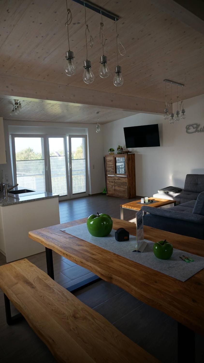 TV and multimedia, Living room, Seating area, Dining area