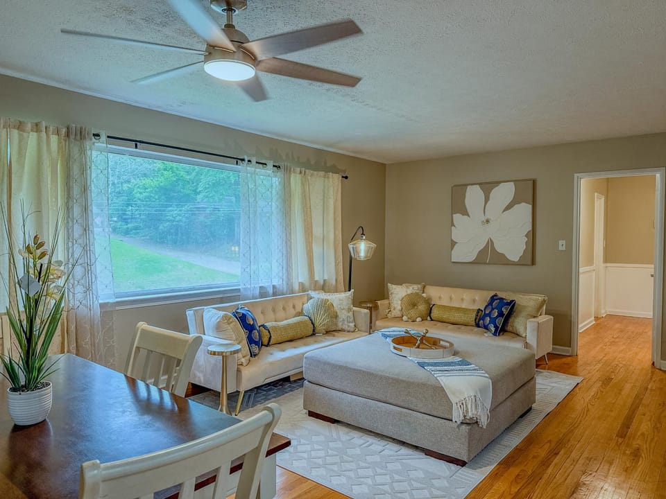 Living room, Dining area