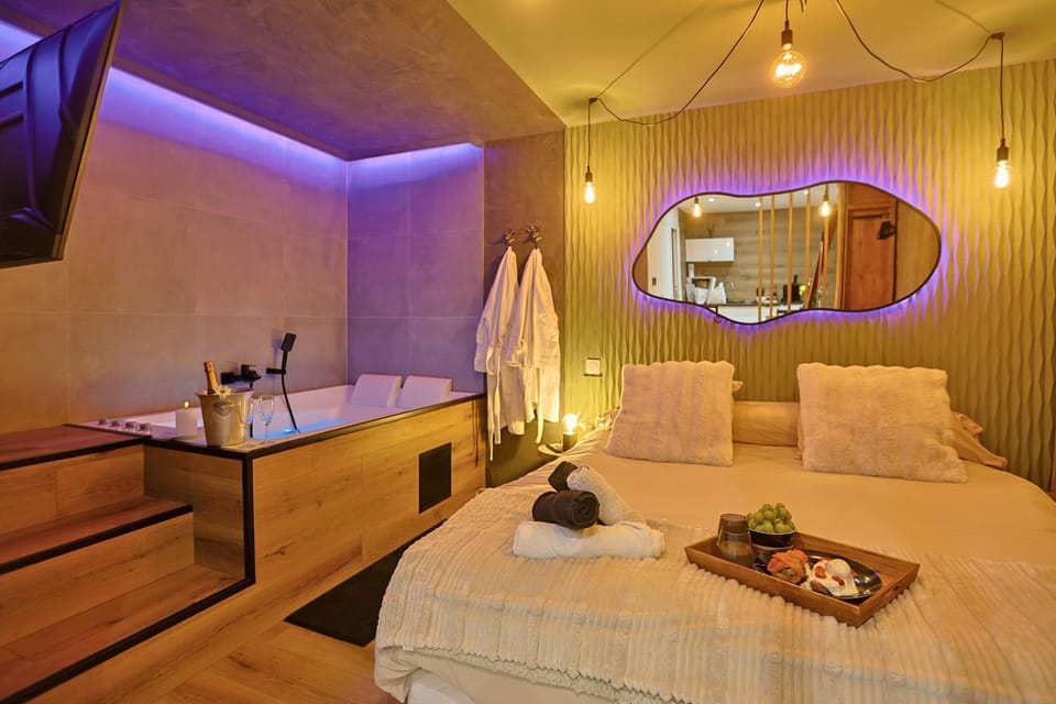 Bed, TV and multimedia, Photo of the whole room