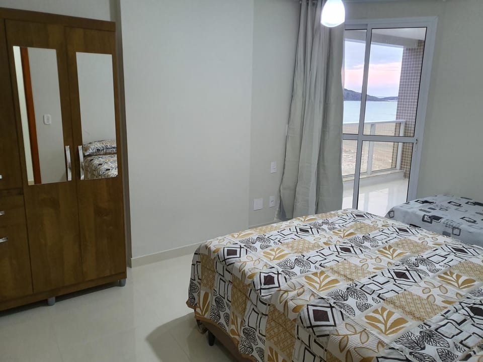 Imóvel frente mar total com 3 suítes Apartment in Guarapari