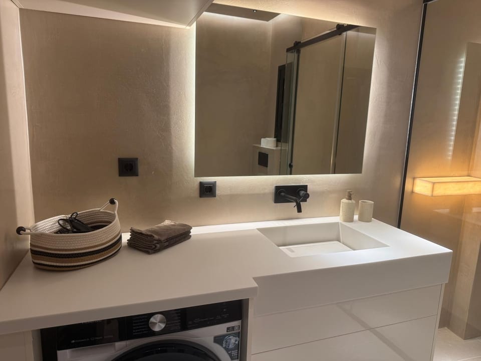 Πολυτελής απόδραση στην Γλυφάδα Apartment in South Athens