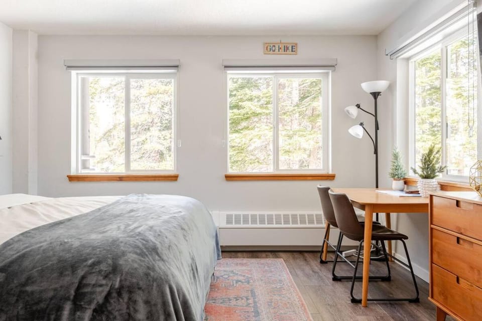 The Lookout Loft Great views and King Sized Bed Apartment in Kirkwood